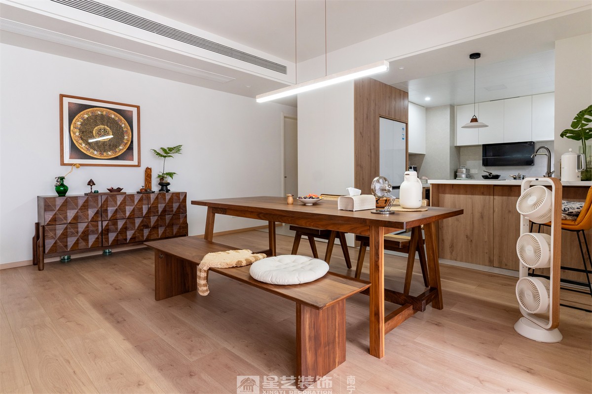 金科博翠山180平中古風(fēng)裝修餐廳完工實(shí)景圖