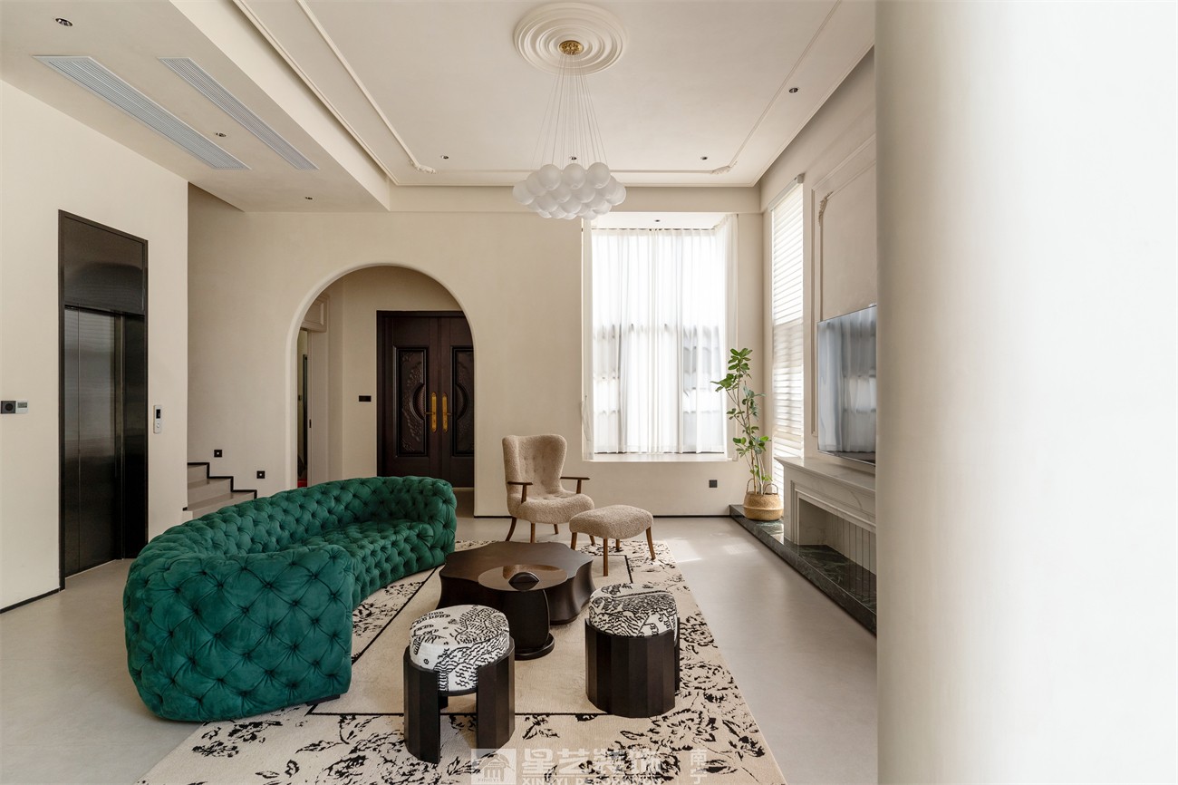 盛世江山300平中古風(fēng)客廳裝修完工實(shí)景圖