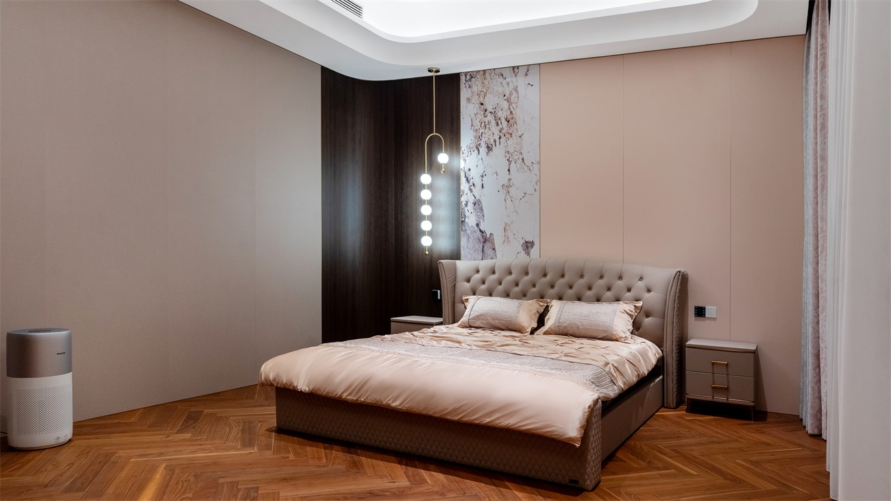 嘉和城依云灣800平現(xiàn)代輕奢臥室裝修完工實(shí)景圖