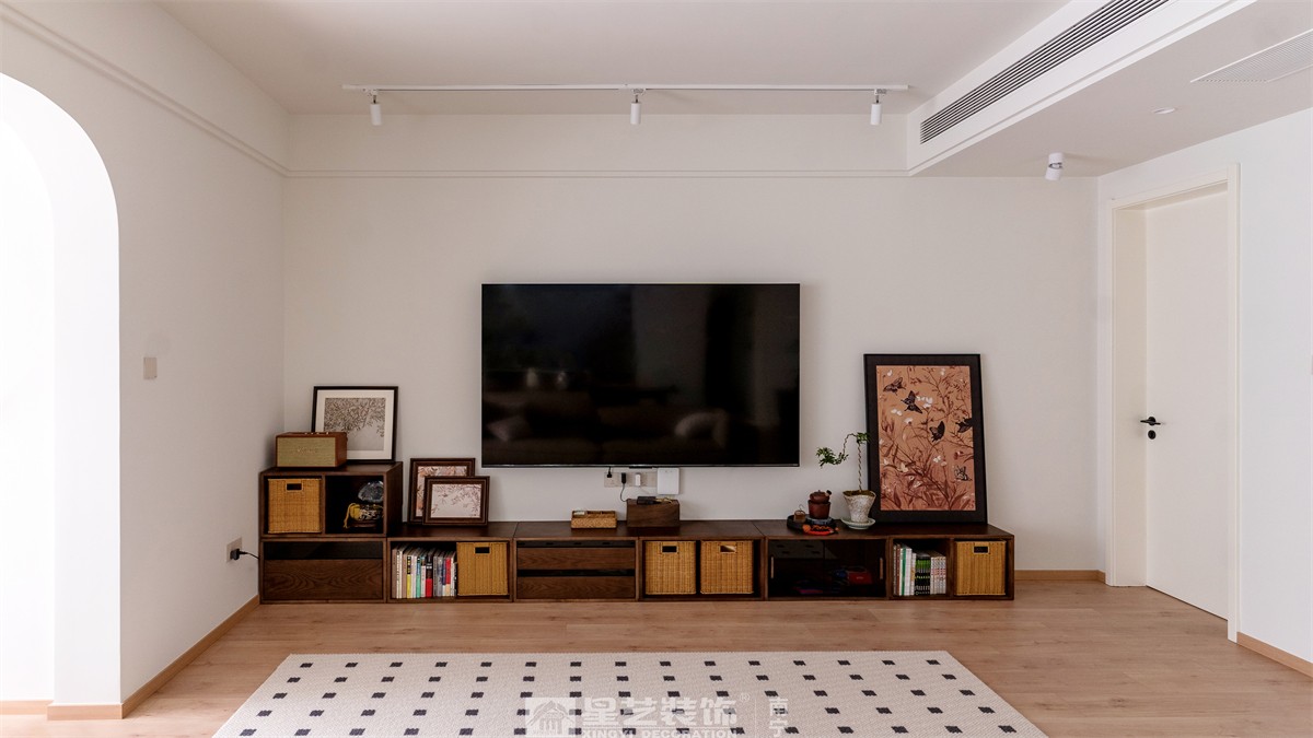 金科博翠山180平中古風(fēng)裝修客廳完工實(shí)景圖