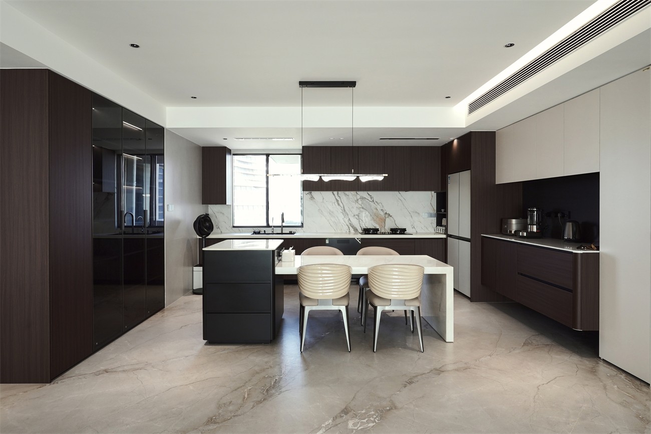 中海湖上景明意式輕奢137平餐廳裝修實景圖