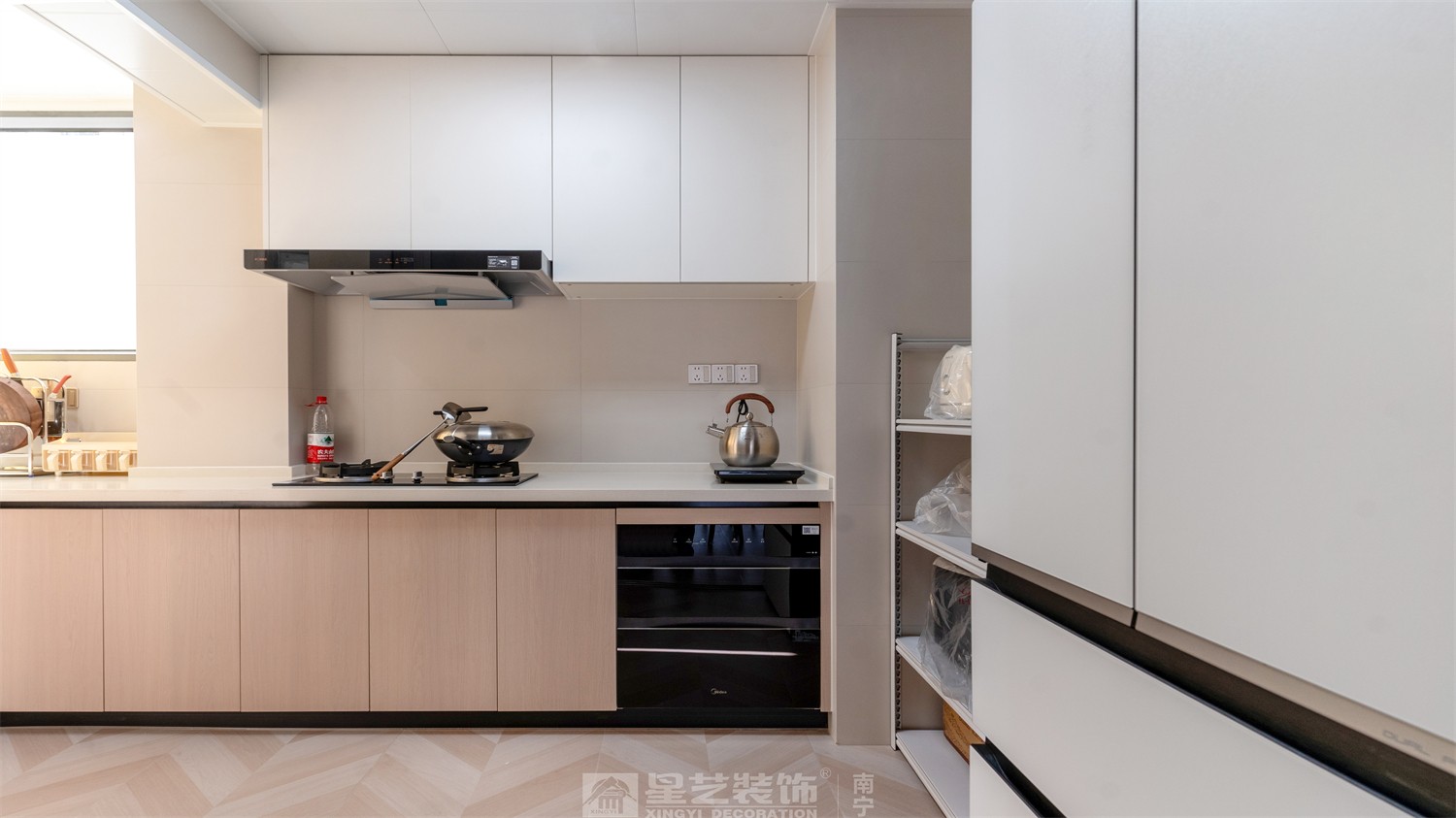 華潤(rùn)西園悅府86平原木風(fēng)廚房裝修完工實(shí)景圖