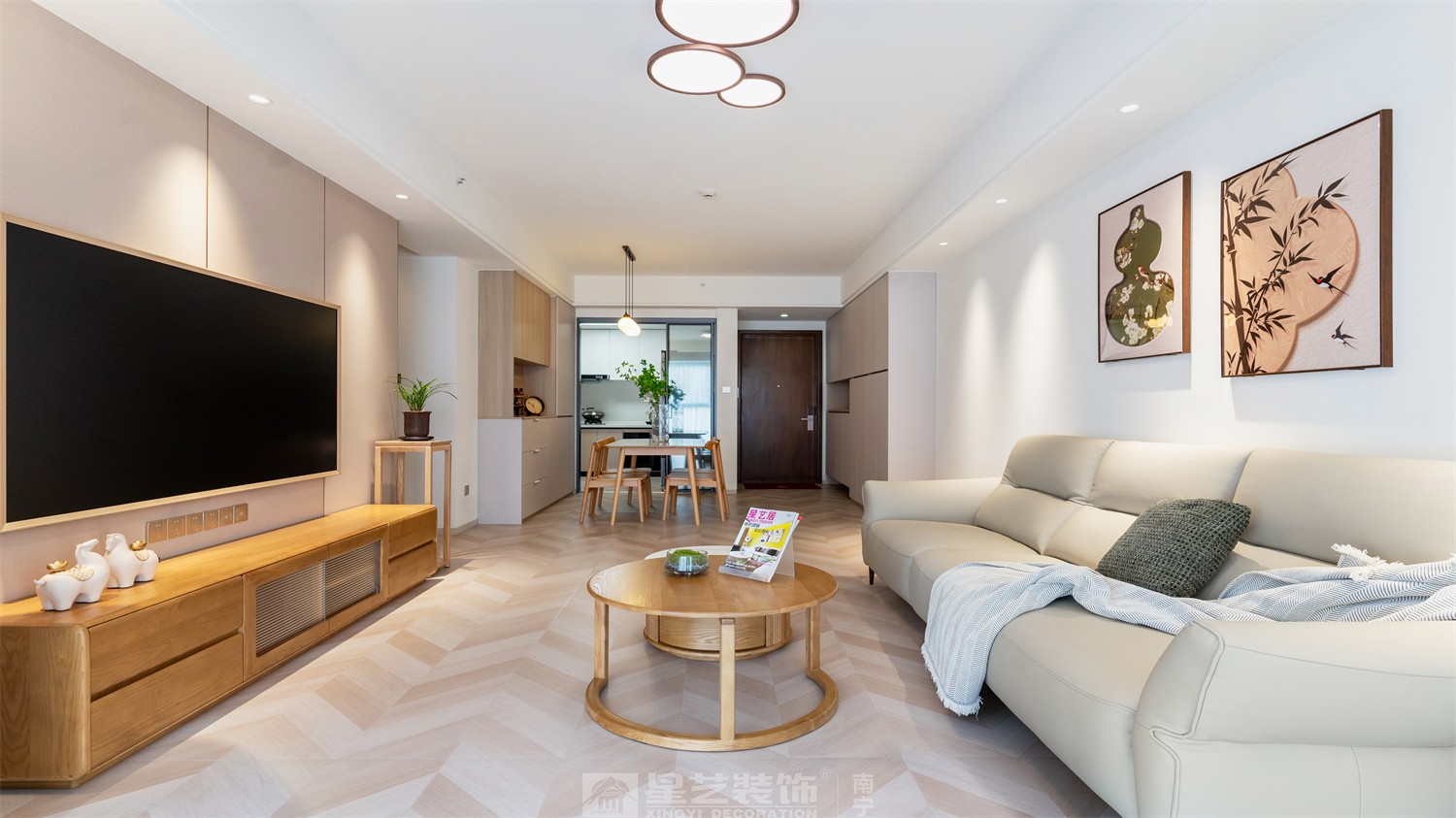 華潤(rùn)西園悅府86平原木風(fēng)客廳裝修完工實(shí)景圖