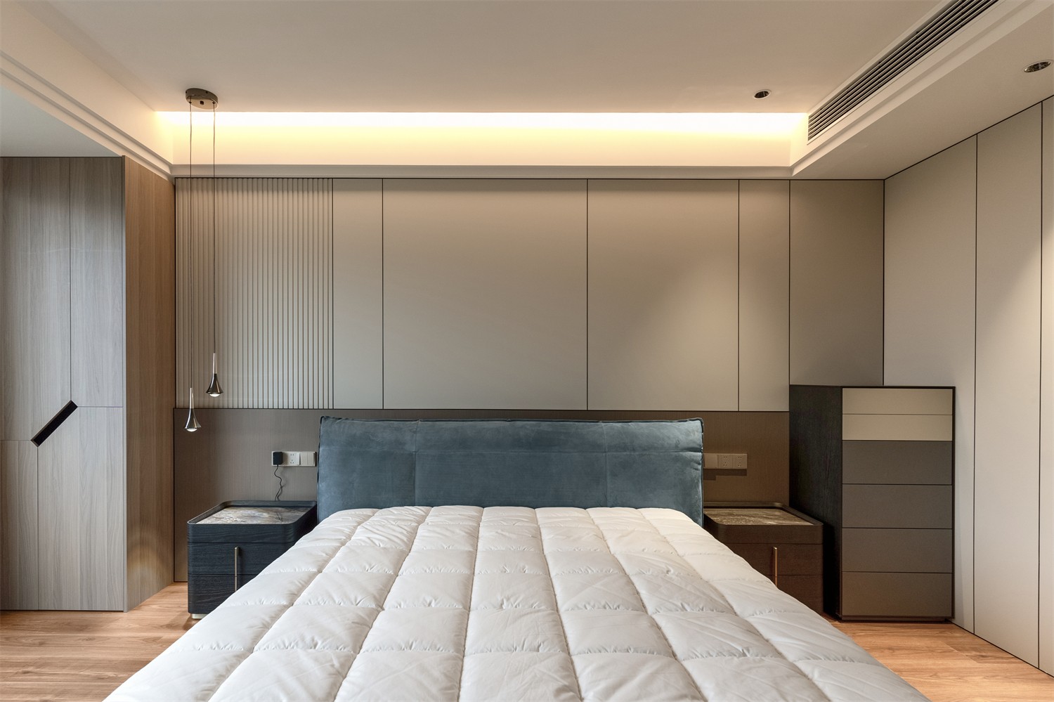 龍光玖瓏湖271平現(xiàn)代風(fēng)格臥室裝修實(shí)景圖