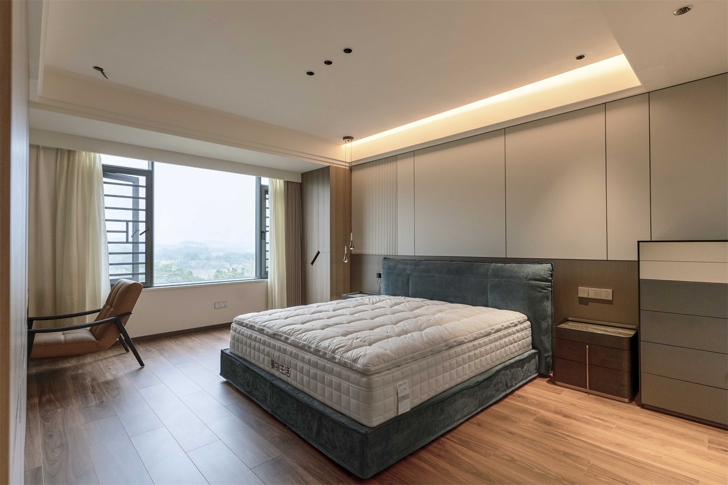 龍光玖瓏湖271平現(xiàn)代風(fēng)格臥室裝修實(shí)景圖