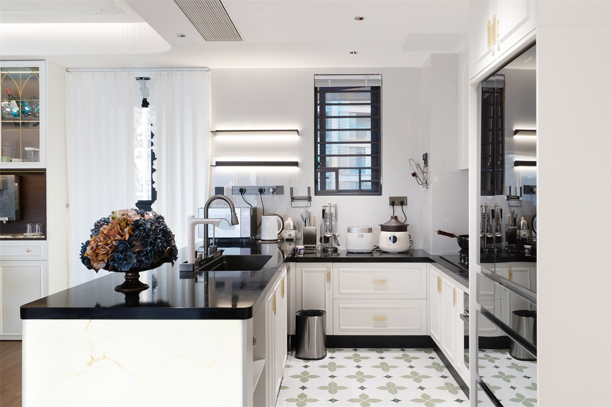 建發(fā)縵云143平法式風格廚房裝修實景圖