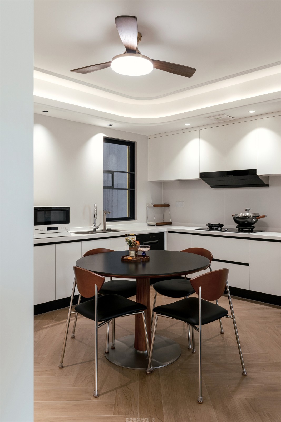 華潤(rùn)中山府113平法式中古廚房裝修完工實(shí)景圖