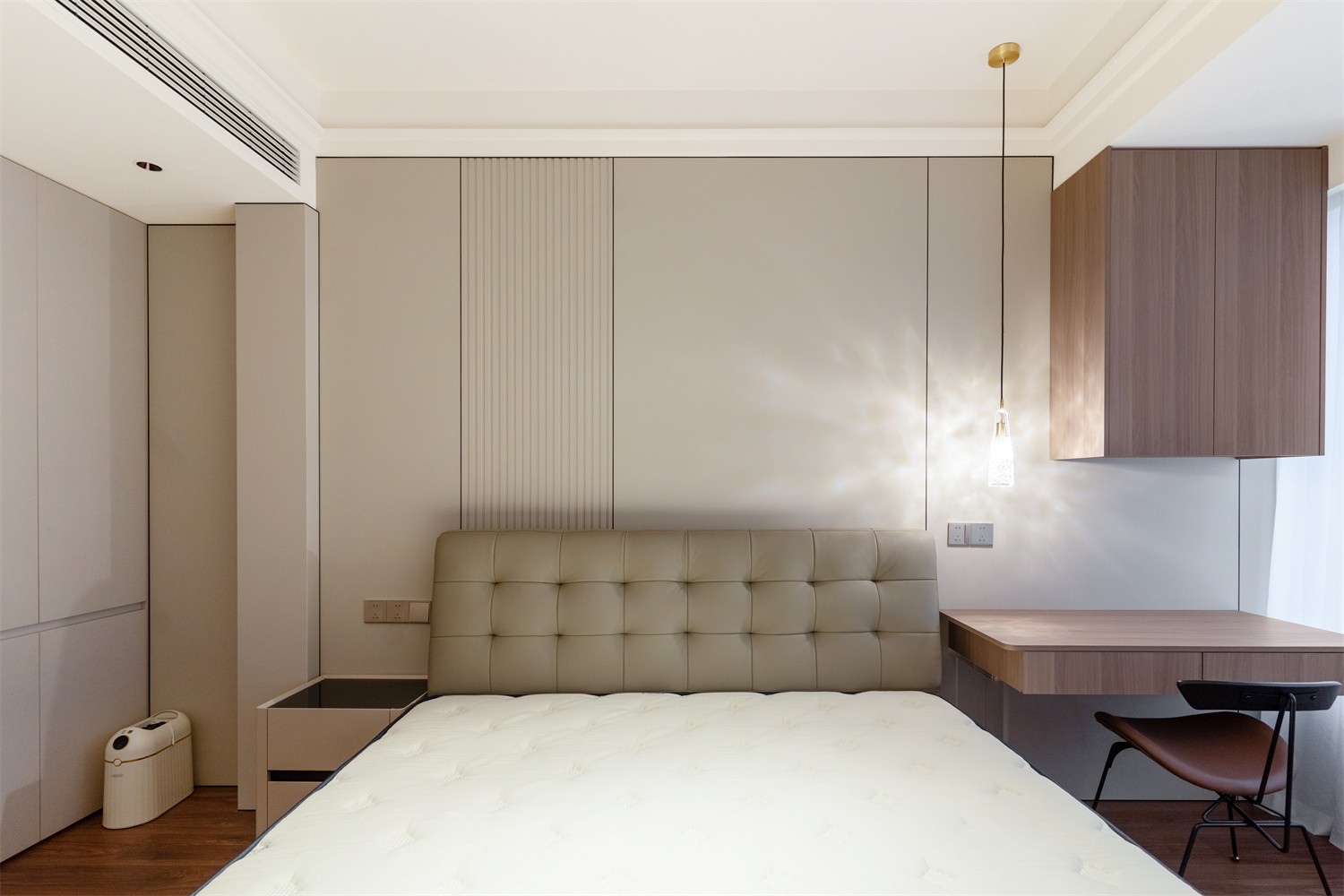 龍光玖瓏湖271平現(xiàn)代風(fēng)格臥室裝修實(shí)景圖