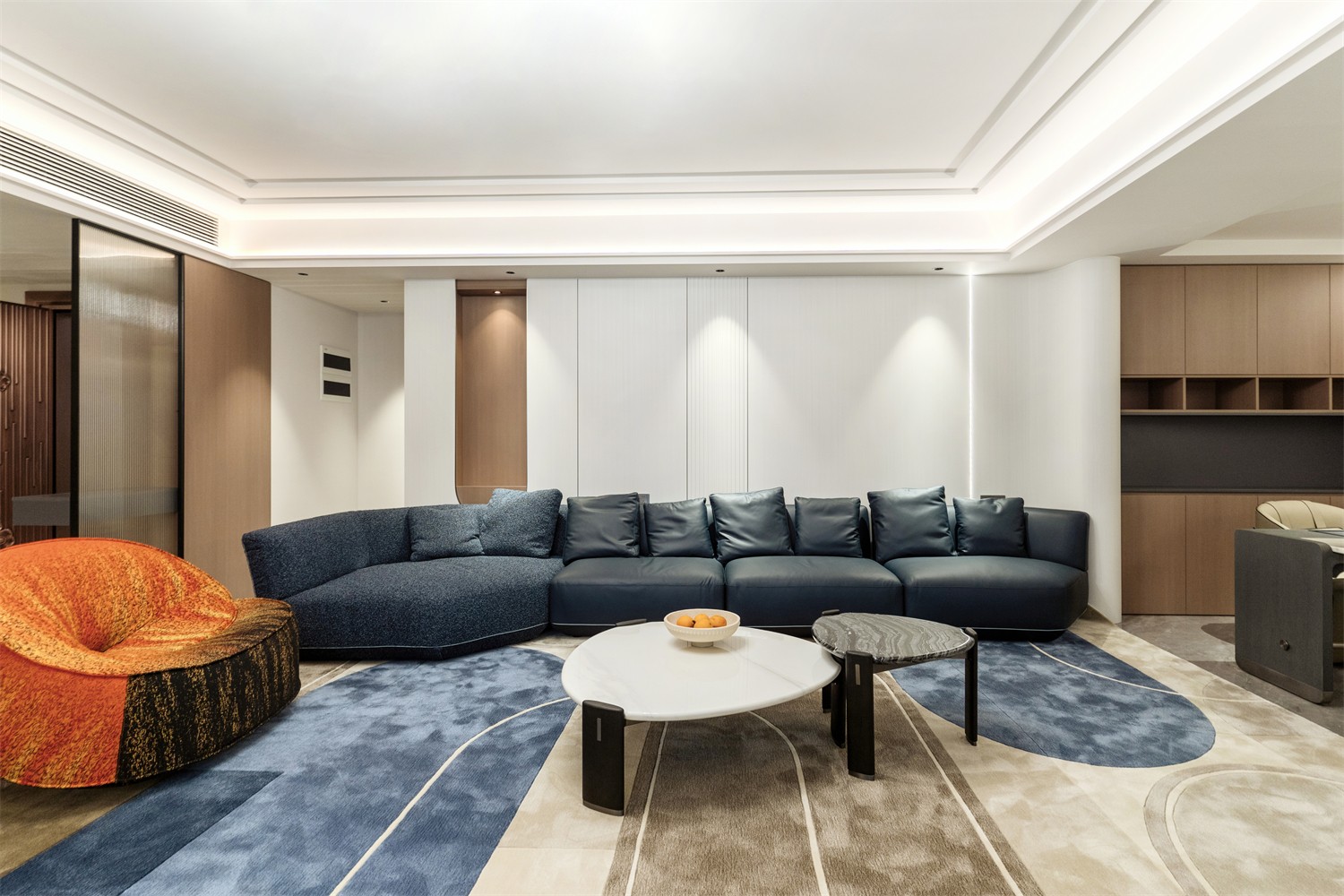 龍光玖瓏湖271平現(xiàn)代風(fēng)格客廳裝修實(shí)景圖