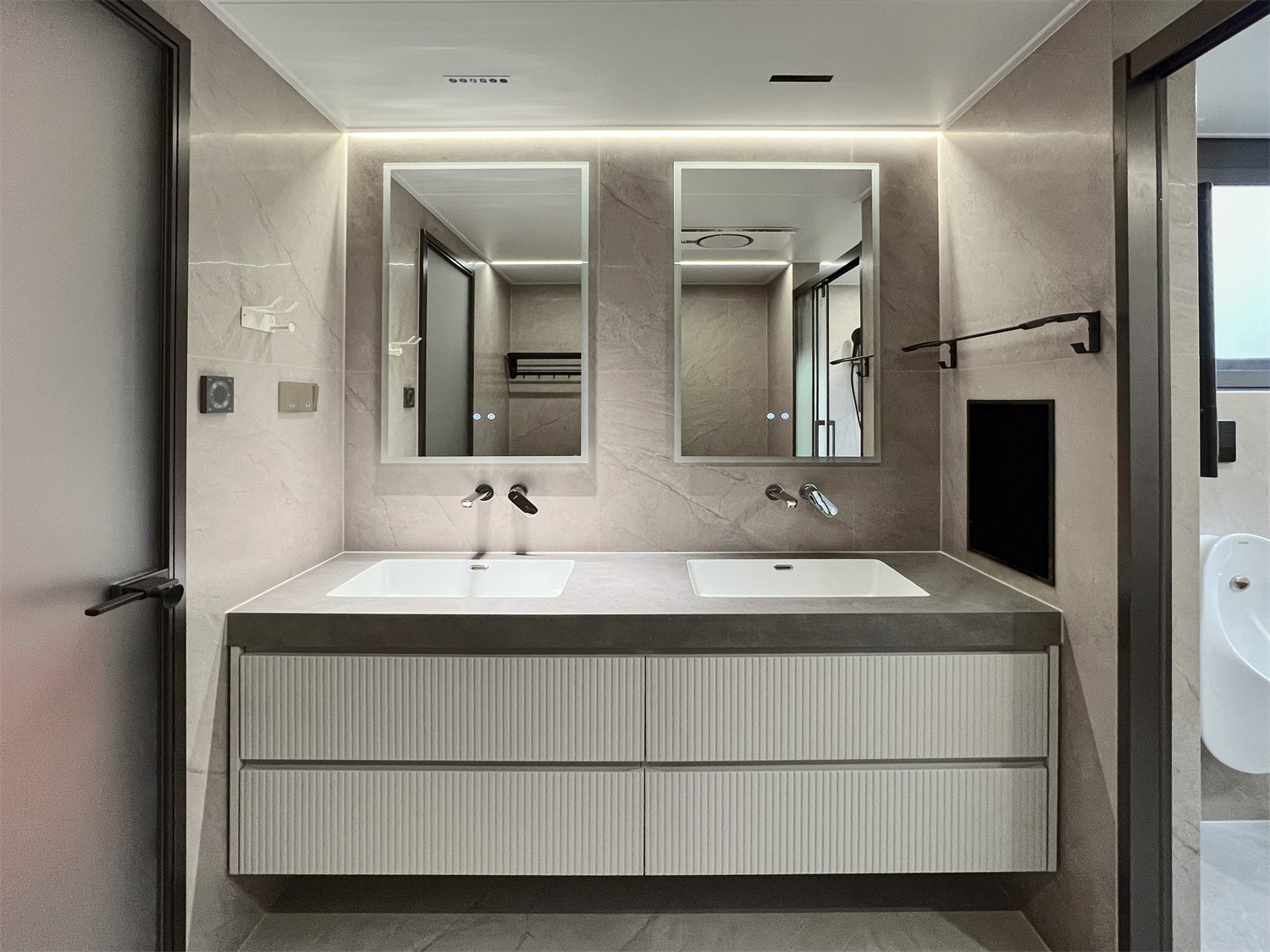 龍光玖瓏湖271平現(xiàn)代風(fēng)格衛(wèi)生間裝修實(shí)景圖